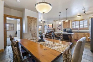 Dining - Peak Location Near Slopes & Olympic Park (Park City)