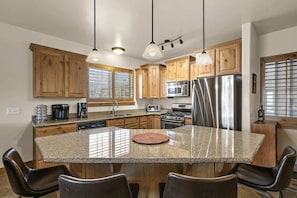 ثلاجة، ميكروويف، فرن، موقد طهي مسطح