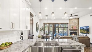 Interior - Greg's Canyons Home Walk Ski Lift Private Hot Tub (Park City)