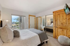 2 bedrooms, WiFi, bed sheets - Ski Vista: Chic Condo Near the Canyons Slopes (Park City)