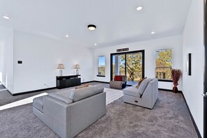 Smart TV, books, stereo