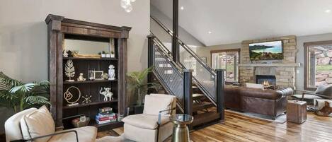 Televisión y chimenea