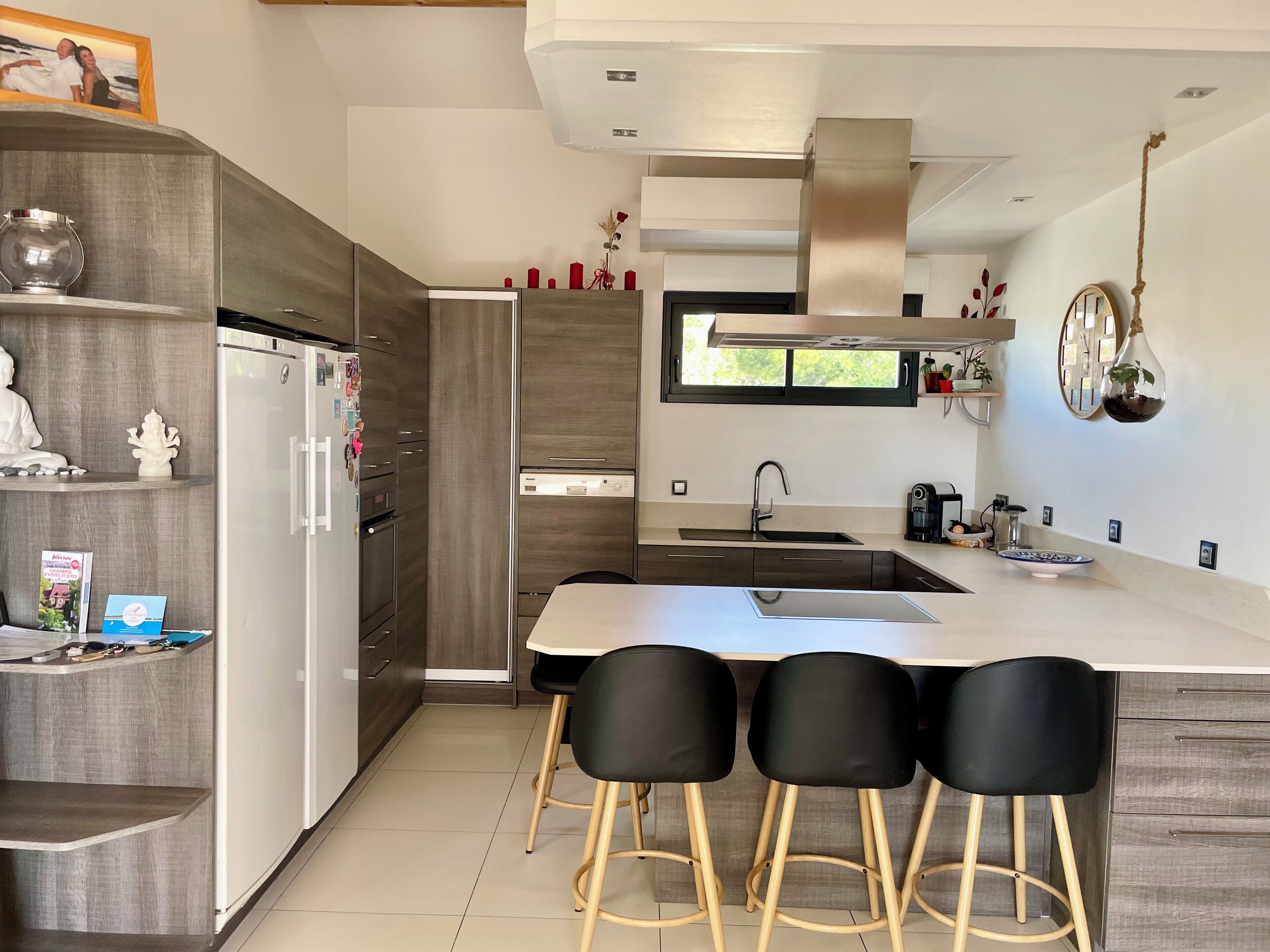 Vila superluxo, 4 quartos, piscina particular, vista para o mar | Cozinha privada | Máquina de café expresso, chaleira elétrica