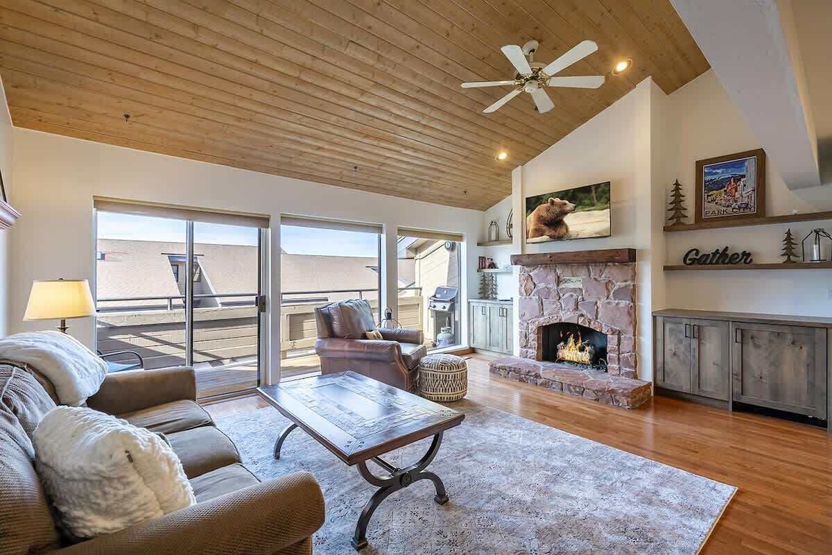 Télévision, cheminée