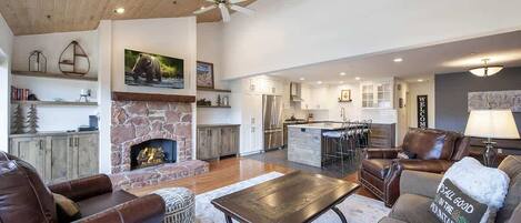 Télévision, cheminée