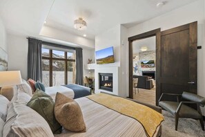 2 bedrooms, desk, iron/ironing board, travel cot - Maya's Ski & Golf Home Mountain Views Pool Hot Tub (Park City)