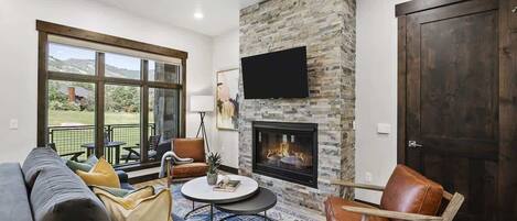 TV, peis og kontorer