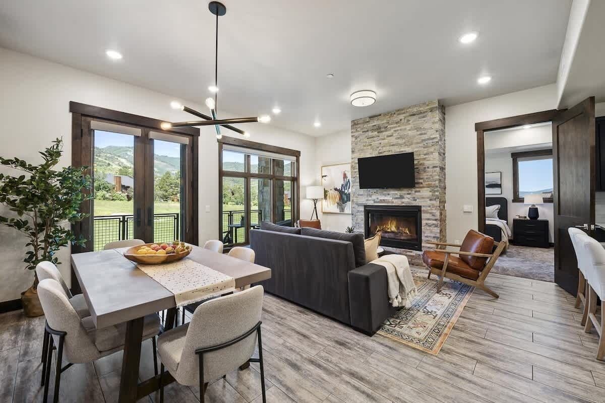 TV, fireplace, offices