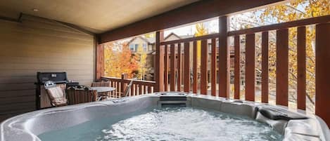 Tina de hidromasaje al aire libre