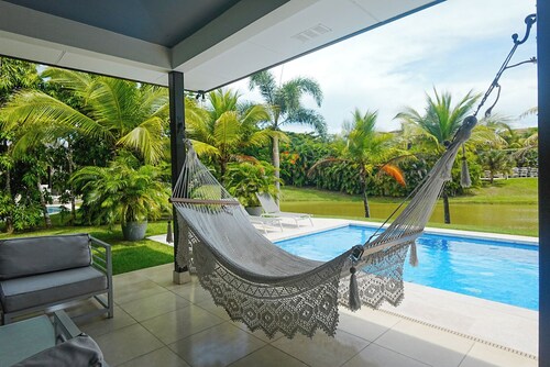 Sophisticated 3 br and private pool at Laguna