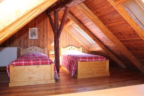 5 slaapkamers, een strijkplank/strijkijzer, reisbedje, gratis wifi