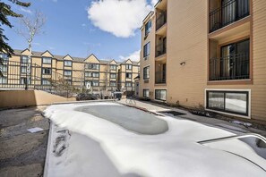 Outdoor spa tub - Cozy Studio near Main St. | Pool, Hot Tub, Shuttle (Park City)