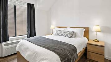 1 bedroom, bed sheets