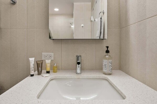 Spacious vanity - New! Luxe Studio + Patio | Trails, Lake & Adventure | Free shuttle to Gondola (Park City)
