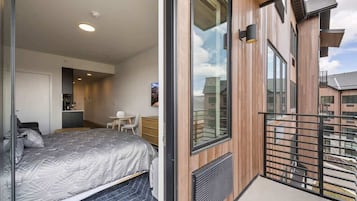 1 bedroom, bed sheets