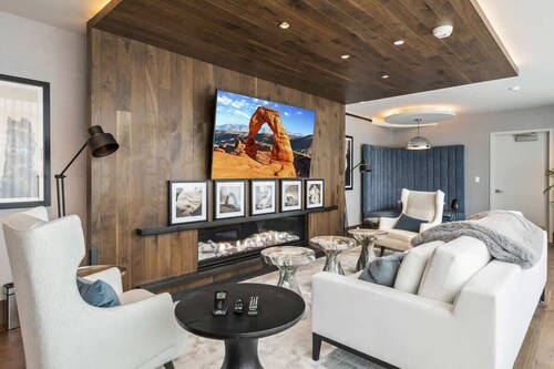 New! Lux Studio|Lake Views|Walk to Gondola