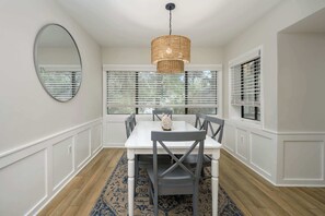 Dining - 3BR Sleeps 8, Walk to Beach, Pool Access! (Hilton Head Island)