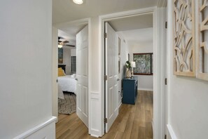 3 bedrooms, desk, iron/ironing board, travel cot - 3BR Sleeps 8, Walk to Beach, Pool Access! (Hilton Head Island)