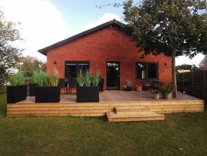 منزل - ٤ غرف نوم - للمدخنين - برواق | شرفة/رواق