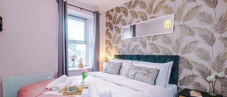 2 slaapkamers, een strijkplank/strijkijzer, wifi, beddengoed