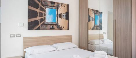 1 bedroom, bed sheets