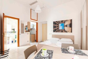 Bügeleisen/Bügelbrett, kostenloses WLAN, Bettwäsche