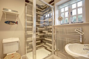 Shower, hair dryer - The Foundry - sleeps 6 guests  in 3 bedrooms (Burnham Market)
