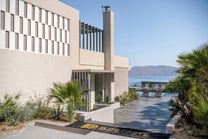Exterior - New Luxury villa with infinity pool close to the city (Kissamos)
