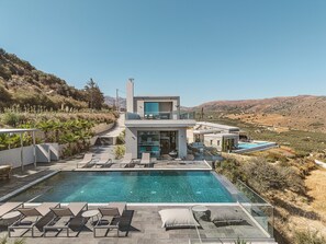 Pool - New Luxury villa with infinity pool close to the city (Kissamos)