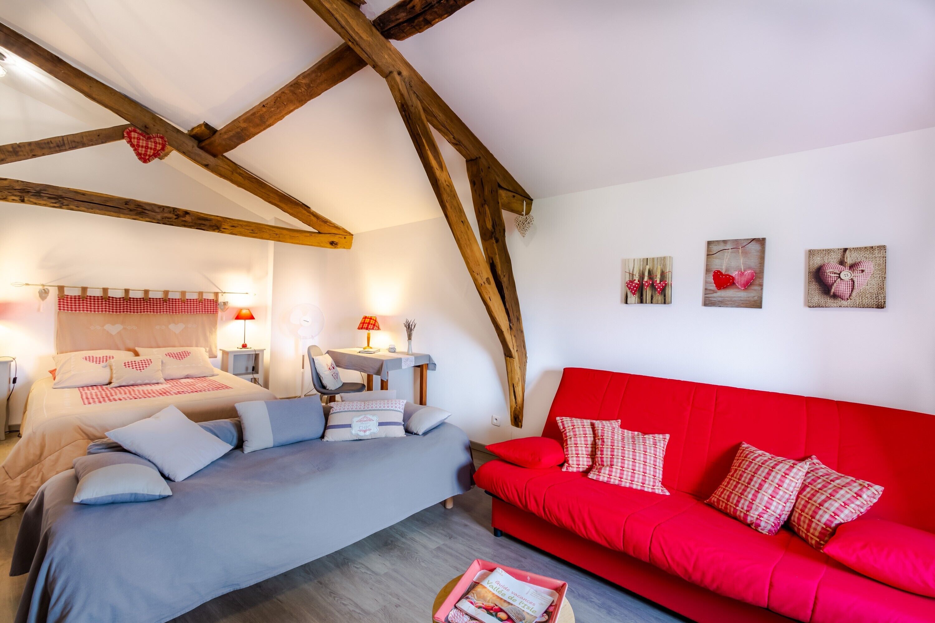 2 bedrooms, iron/ironing board, WiFi