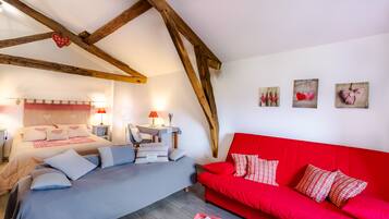 2 bedrooms, iron/ironing board, WiFi