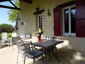 屋外ダイニングエリア