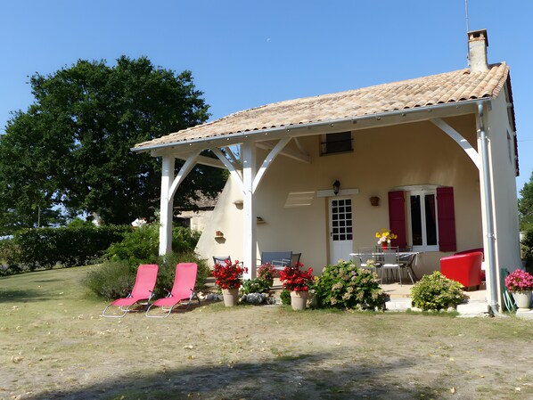 屋外ダイニングエリア