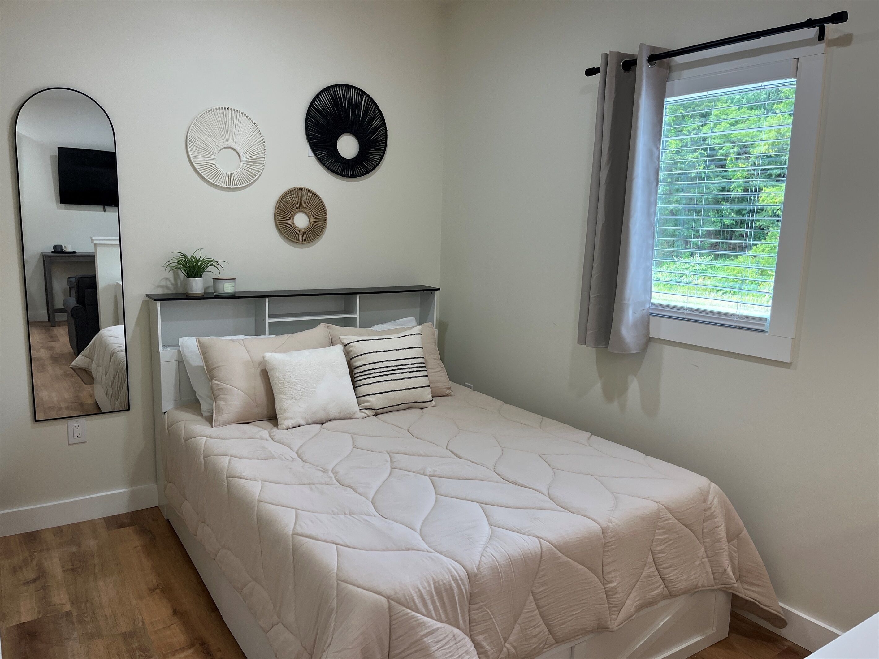 Iron/ironing board, free WiFi, bed sheets