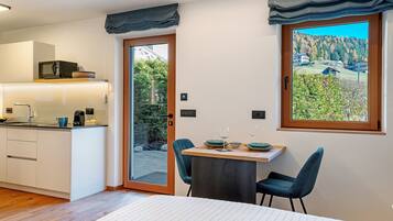 Desk, WiFi, bed sheets