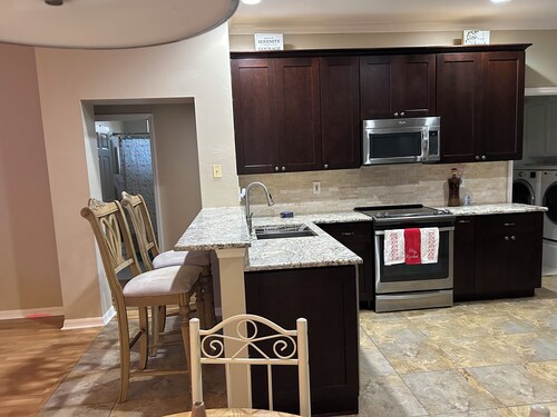 3-bedroom house in Fort Myers within 7 minutes to Gulf Cost Hospital/ the beach