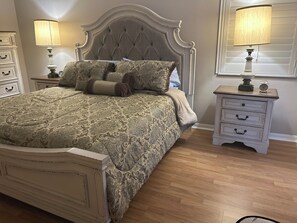 3 slaapkamers, een strijkplank/strijkijzer, wifi, beddengoed