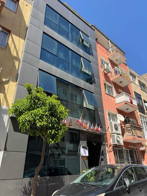 Kamar Basic | Bagian depan properti