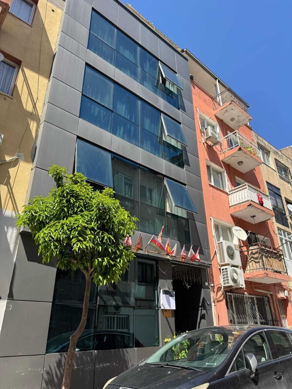 Habitación básica | Vista frontal de la propiedad