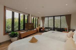 Junior Suite, Patio, Garden View | In-room safe, desk, laptop workspace, blackout drapes