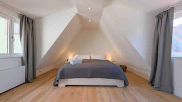 3 chambres, bureau, fer et planche Ă repasser, lit parapluie