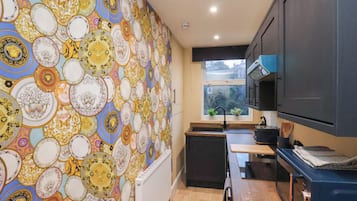 Cookware/dishes/utensils