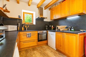 Fridge, microwave, oven, stovetop - Ganisson Cottage in the Heart of Nature (Presles)
