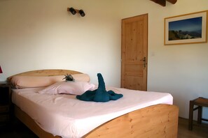 3 soverom, strykejern/-brett og sengetøy