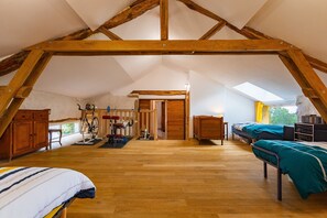 3 bedrooms, iron/ironing board, bed sheets