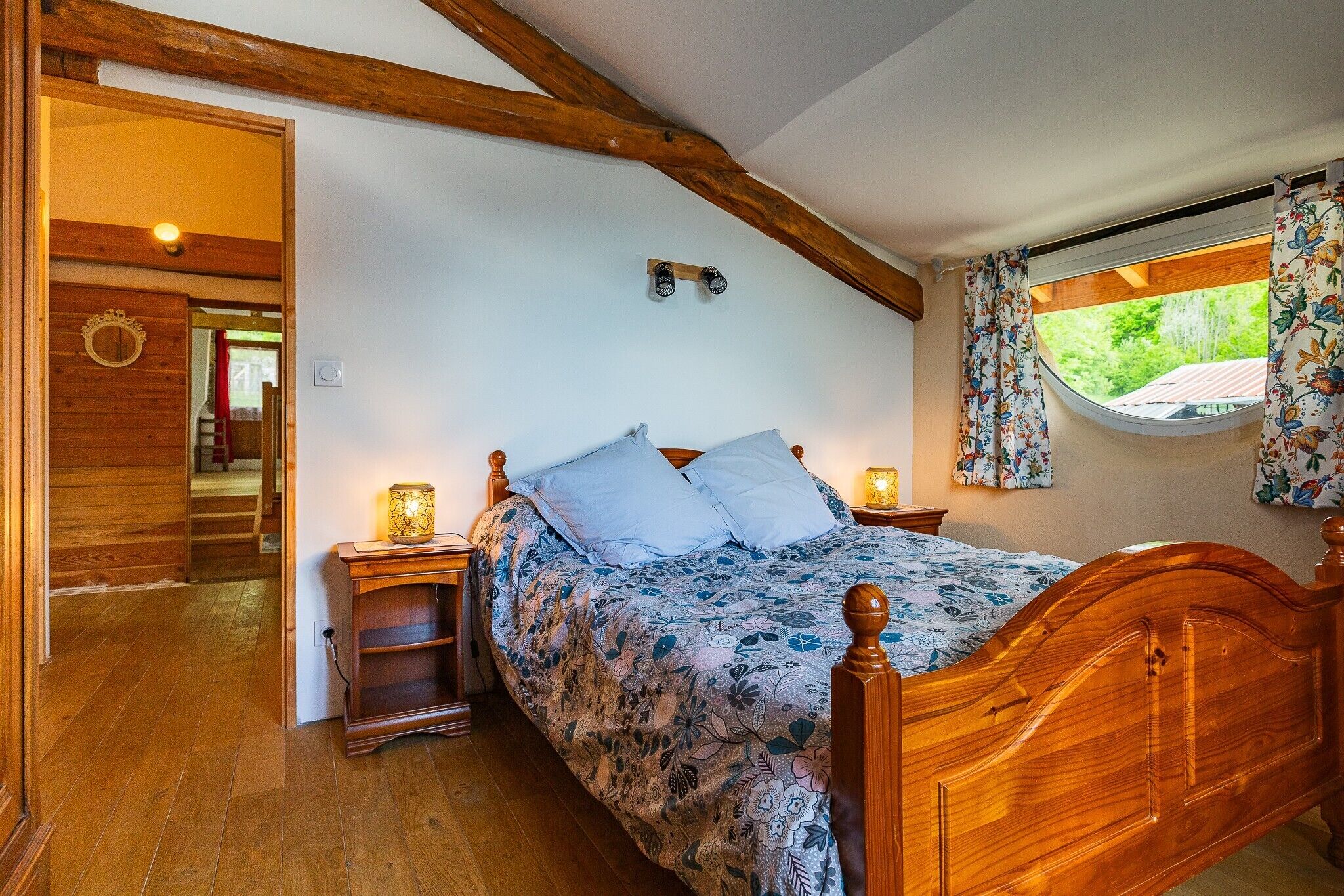 3 bedrooms, iron/ironing board, bed sheets