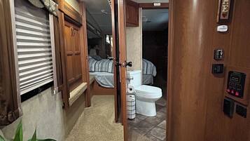 1 sovrum, strykjÀrn/strykbrÀda, wi-fi och sÀngklÀder