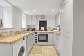 Fridge, microwave, oven, coffee/tea maker