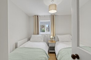 2 bedrooms, iron/ironing board, WiFi, bed sheets