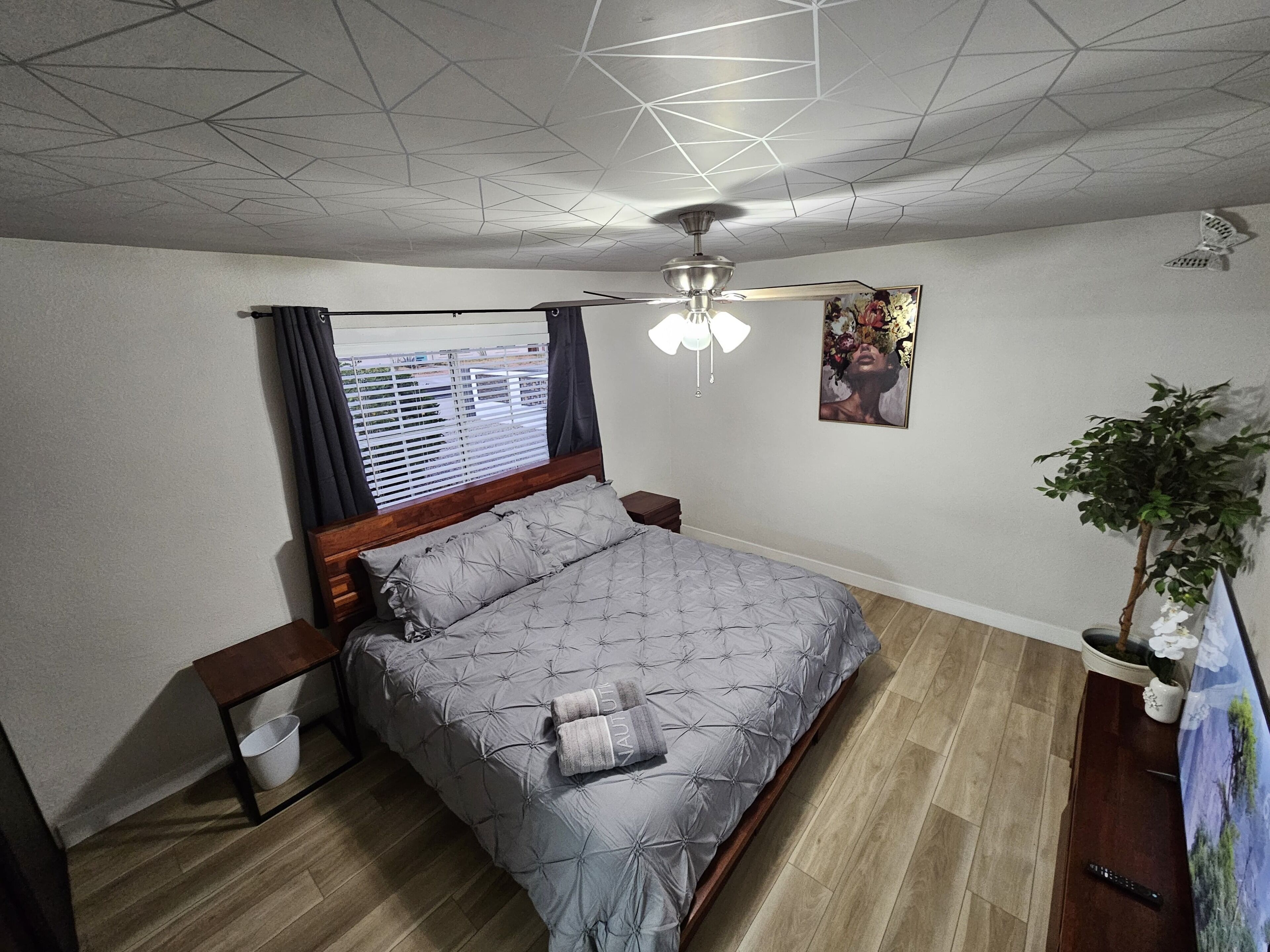 4 bedrooms, iron/ironing board, free WiFi, bed sheets